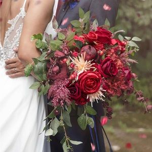 Gorgeous Ling’s Moment Winter Bridal Bouquet